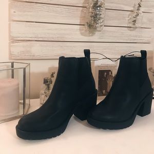 NWOT H&M Chelsea Booties